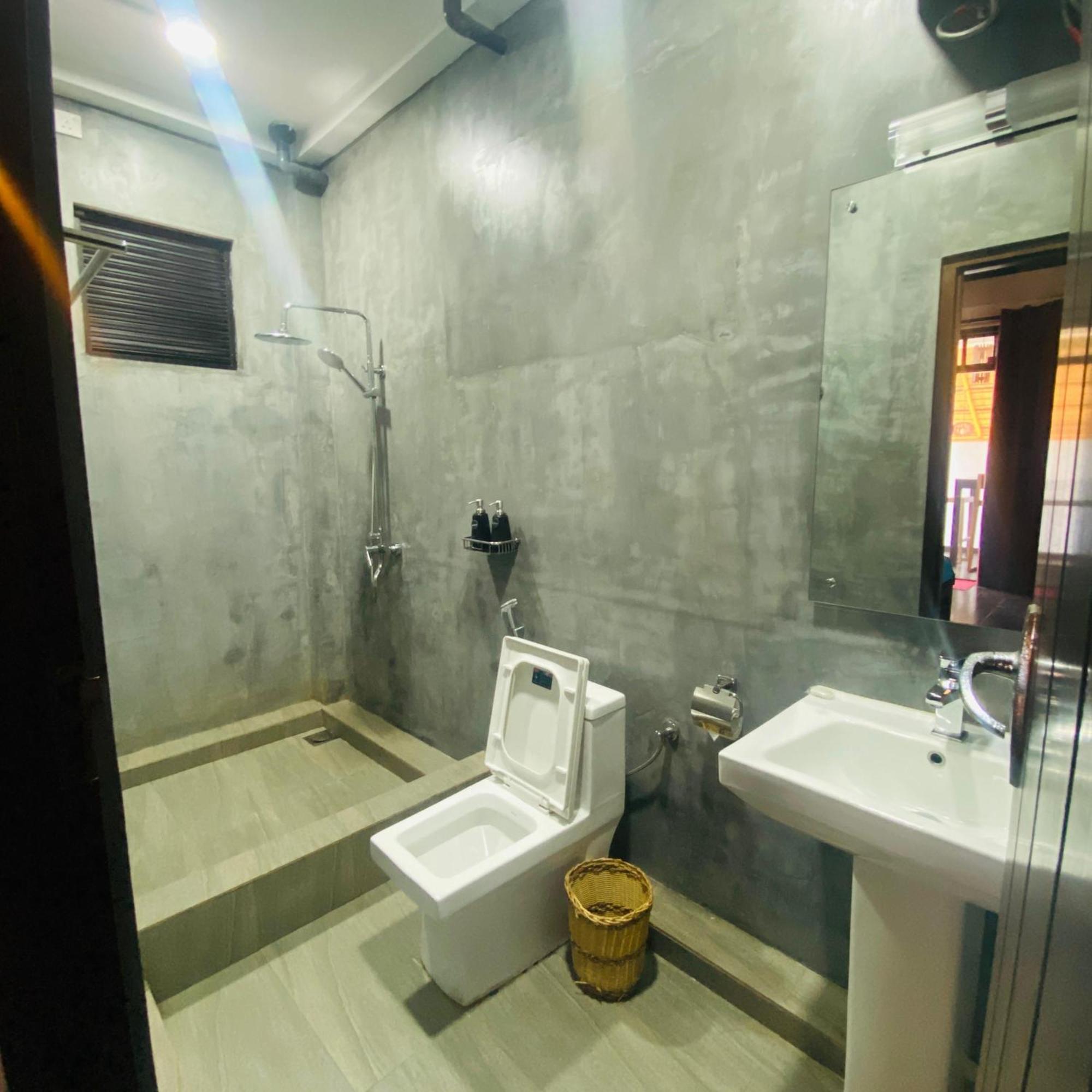 Shima Guni Beach Club Hotel Matara Room photo